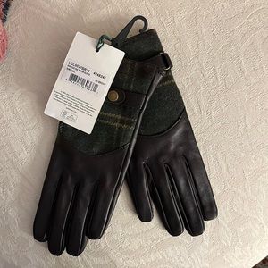 Small leather gloves